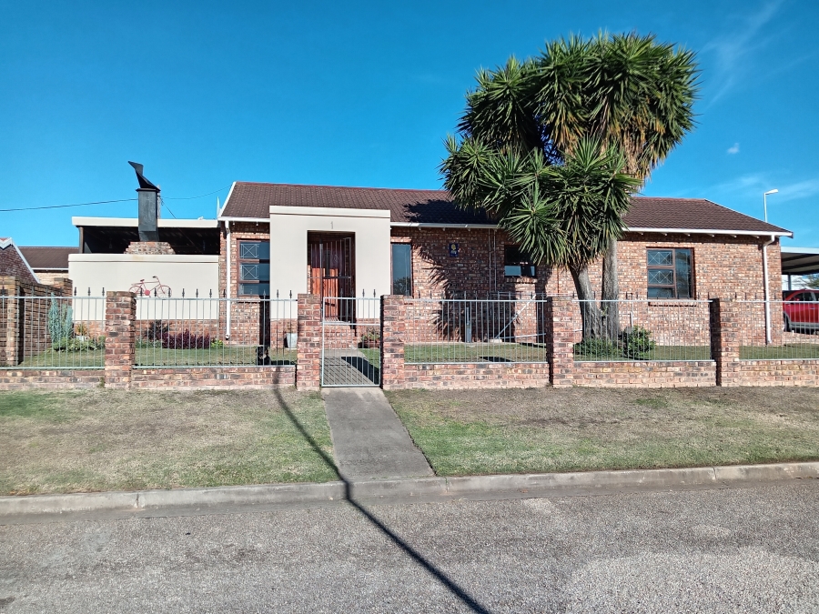3 Bedroom Property for Sale in Strelitzia Park Eastern Cape